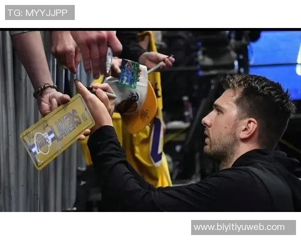 里夫斯幽默点评东契奇成长之路期待他早日成熟展现更强实力