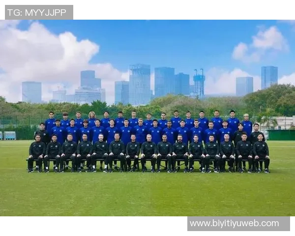 曼联官方社交媒体发布2025-26赛季全家福照男足女足同框合影